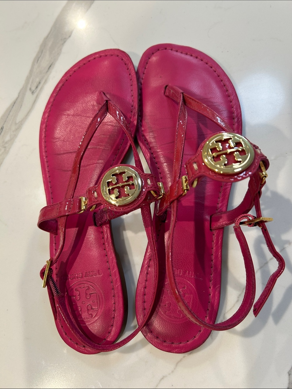 Tory Burch Hot Pink Patent Leather Logo Thong Sandals - Picture 1 of 5